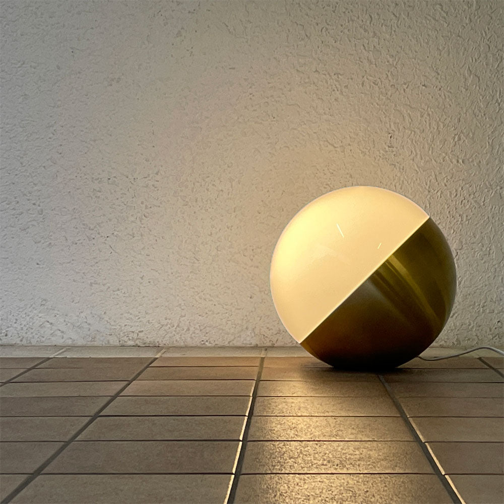  【用賀店】ルイスポールセン Louis Poulsen VL ステュディオ テーブル / フロア Φ320 VL Studio Table ヴィルヘルム・ラウリッツェン ラジオハウス 定価 ¥184,800- 買取させていただきました。