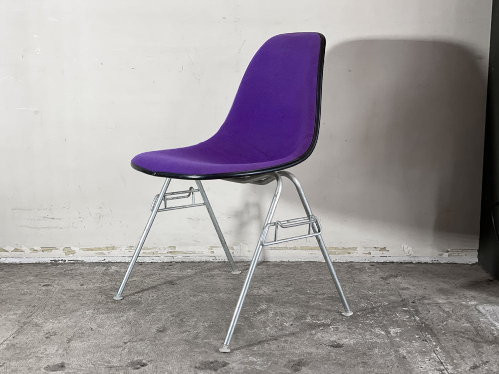 ハーマンミラー Herman Miller ビンテージサイドシェルチェア アプホルスター パープルファブリック ジンクスタッキングベース チャールズ＆レイ イームズ 中古品 買い取りしました。