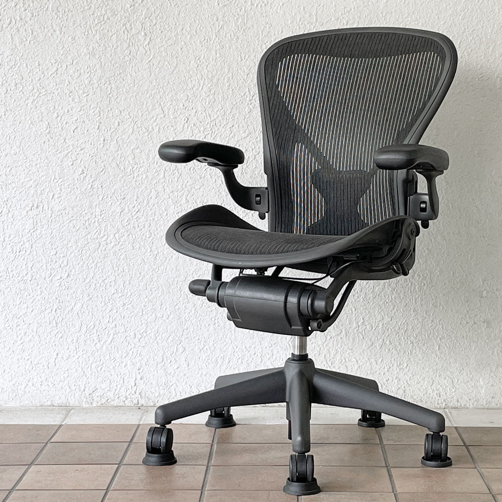  【用賀店】ハーマンミラー Herman Miller アーロンチェア Bサイズ ポスチャーフィット フル装備 グラファイト ビル・スタンフ＆ドン・チャドウィック 買取させていただきました。