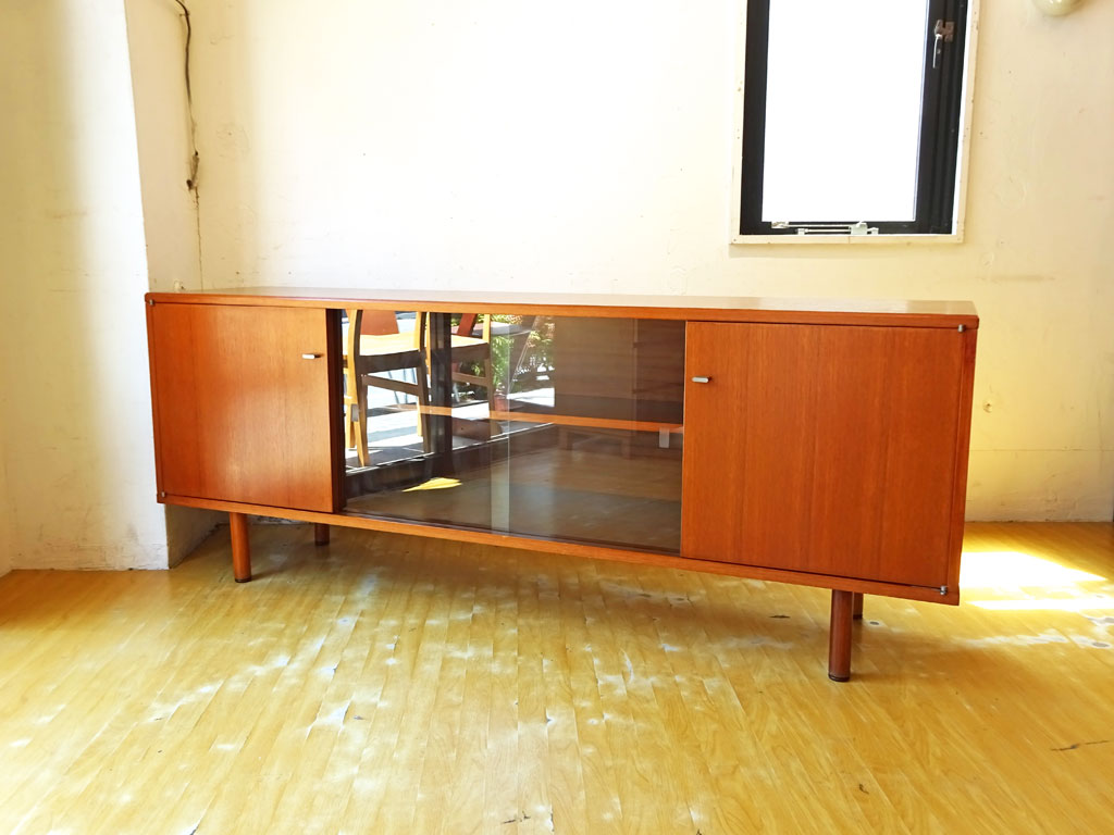 ジャパンビンテージ Japan Vintage サイドボード Side Board 幅180cm チーク材 北欧スタイル ガラス戸 中古品 買い取りしました。