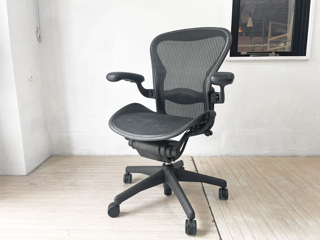 ハーマンミラー Herman Miller アーロンチェア Bサイズ グラファイトベース デスクチェア ランバーサポート フル装備 中古品 買い取りしました。