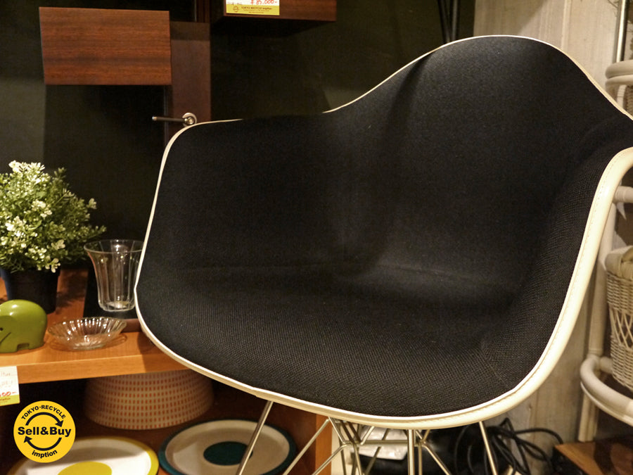 ハーマンミラー Herman Miller アームシェルチェア 現行 FRP製 ファブリック張り x 1stタイプ エッフェルベース ブラック C&R イームズ ～独創的なフォルムの名作チェア～ 【 買取と販売とレンタルのお店 】