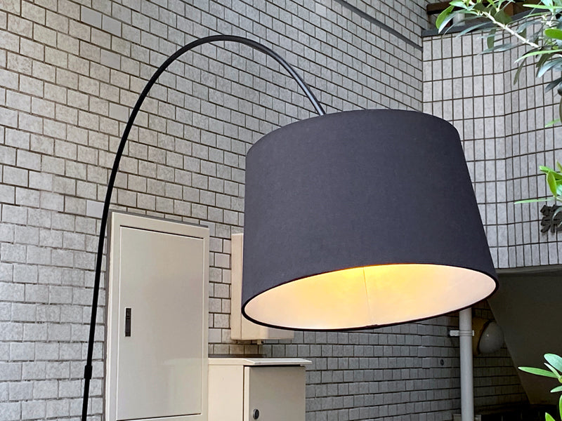 ボーコンセプト Bo concept クタ Kuta フロアランプ ブラック ロングネック シンプルモダンデザイン 　中古品 買い取りしました。