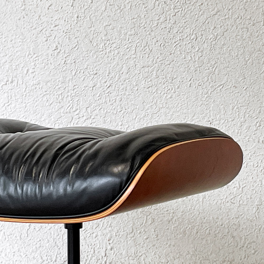 ハーマンミラー Herman Miller イームズラウンジチェア オットマンのみ ブラックレザー ウォールナット　～単体だからこそ注目できる、洗練と贅沢を極めたデザイン。～
