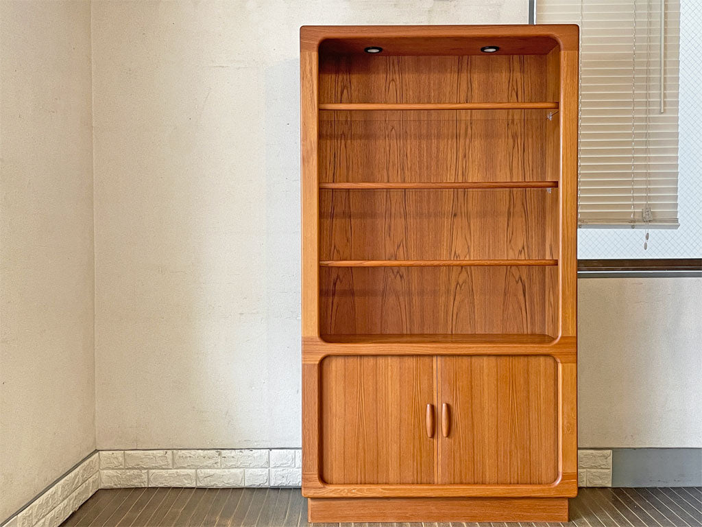デューロン dyrlund ビンテージ キュリオケース 飾り棚 チーク材 無垢材 蛇腹扉 ロールトップ 照明付 デンマーク 中古品  買い取りしました。
