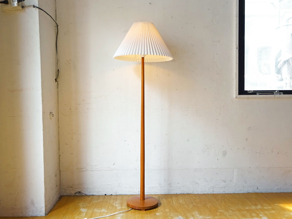 北欧ビンテージ Sandinavian vintage フロアランプ 蛇腹シェード オーク無垢材 北欧家具 中古品 買い取りしました。