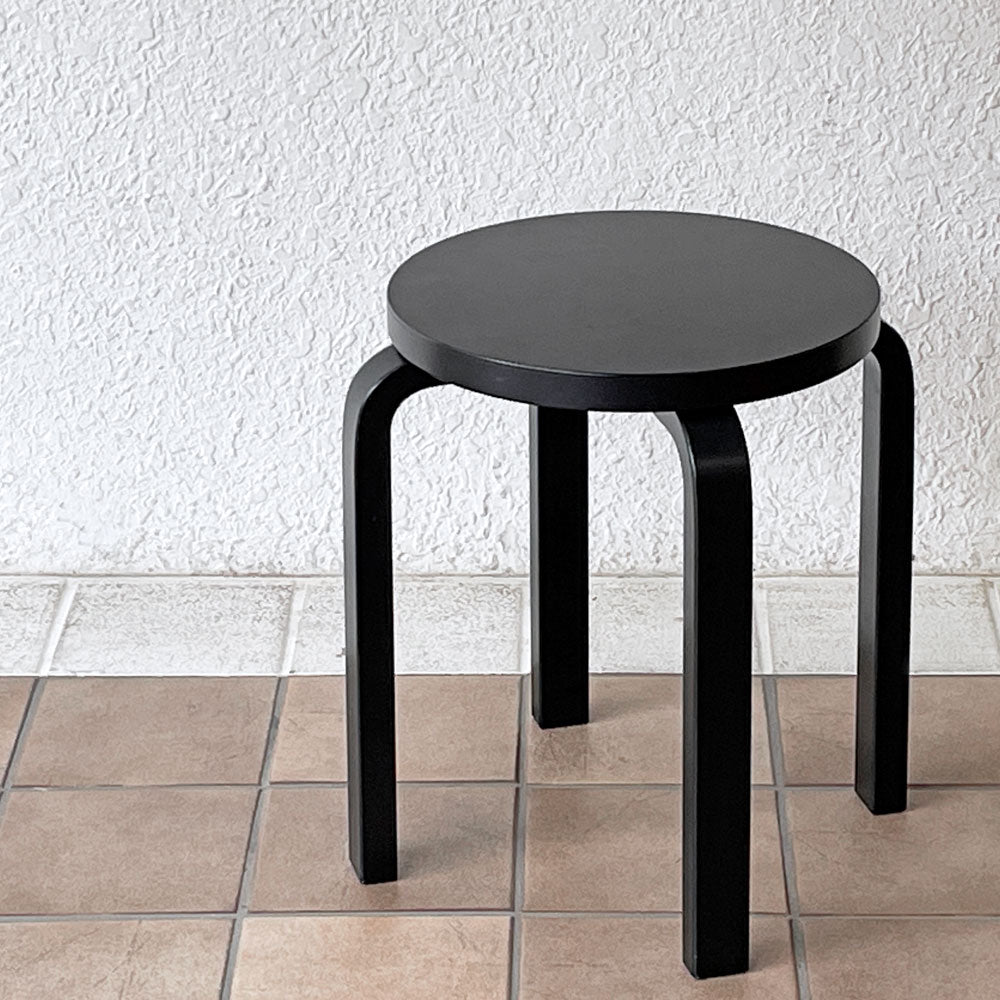  【用賀店】アルテック artek スツール60 E60 オールブラック ラッカー 4本足 アルヴァ・アアルト フィンランド 北欧家具 買取させていただきました。