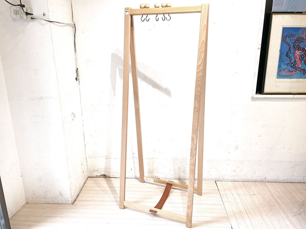 秋田木工 Akimoku ハンガーラック3000 ブナ材 ×レザーストラップ ナチュラル 剣持デザイン研究所 折畳収納可能 3.5万円 中古品 買い取りしました。