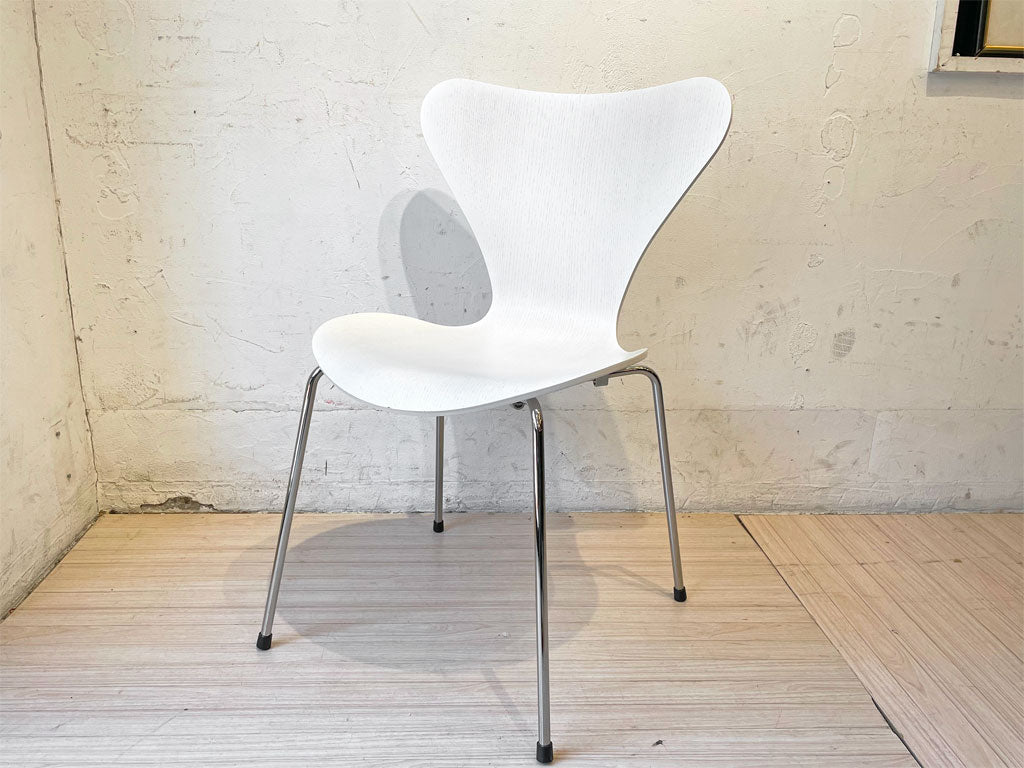 フリッツハンセン Fritz Hansen セブンチェア カラードアッシュ ホワイト アルネ・ヤコブセン スタッキングチェア 北欧 デンマーク 中古品 買い取りしました。