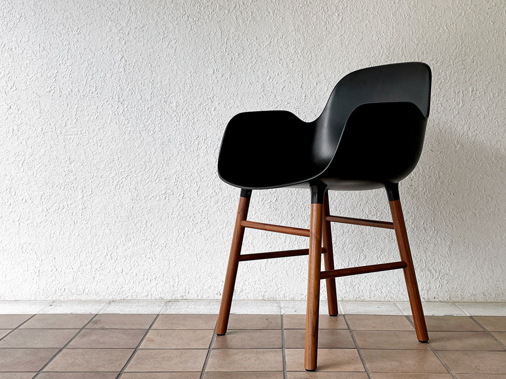 ノーマンコペンハーゲン normann COPENHAGEN フォーム Form アームチェア ブラック ウォールナット Simon Legald 北欧家具 デンマーク 定価90,100円 中古品 買い取りしました。