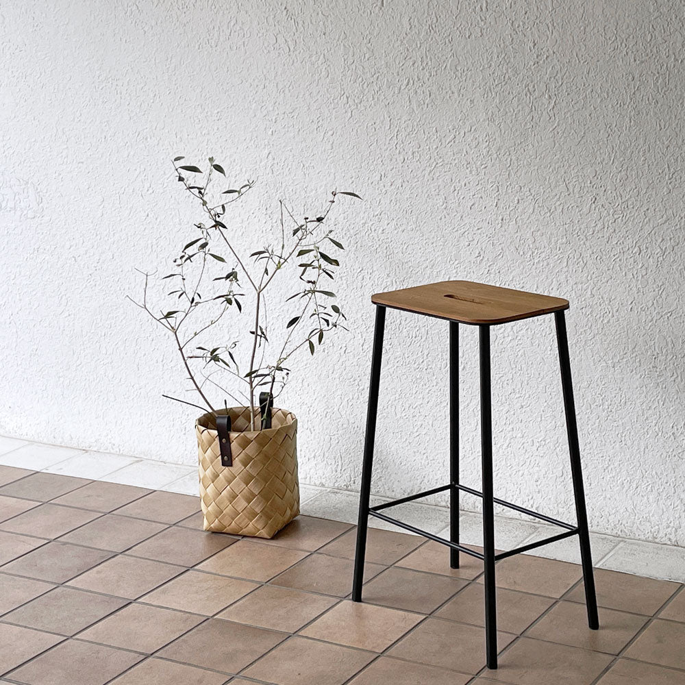  【用賀店】フラマ FRAMA アダムスツール Adam Stool オーク材 H65cm デンマーク ミニマルデザイン ニューノルディック 定価￥110,000- 買取させていただきました。