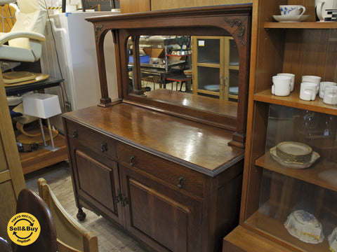 英国 UK アンティーク ビンテージ ドレッサー キャビネット 『 英国らしい繊細な木彫り装飾と、深みあるオーク材の風合い。 』【買取と販売とレンタルのお店】