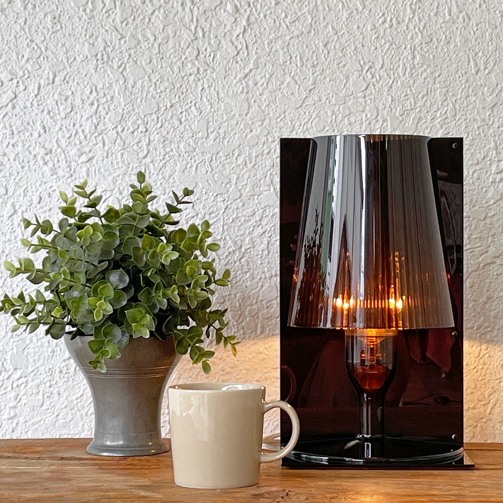 【用賀店】カルテル Kartell テイク TAKE テーブルランプ ポリカーボネート製 フェルーチョ・ラヴィアーニ Ferruccio Laviani スモーク イタリア 買取させていただきました。