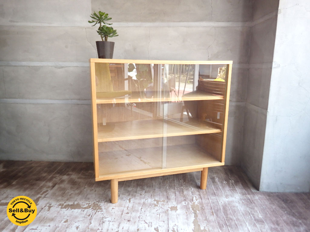 無印良品 MUJI タモ材 丸脚 ガラス扉 キャビネット 食器棚  中古品 買い取りしました。学芸大学店 出張買取もお任せ下さい。