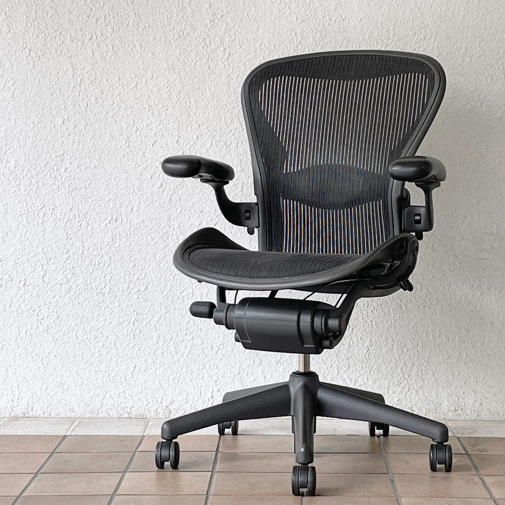  【用賀店】ハーマンミラー Herman Miller アーロンチェア Bサイズ ランバーサポート フル装備 グラファイトベース ビル・スタンフ ＆ ドン・チャドウィック 買取させていただきました。
