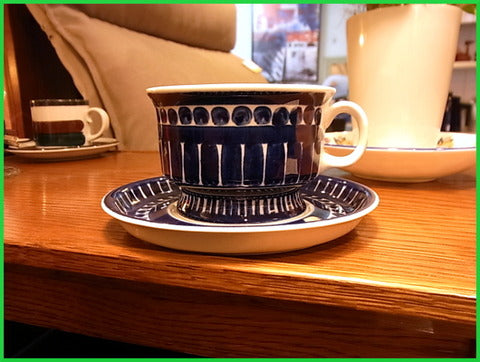 藍染のような美しいコバルト～ARABIA アラビア バレンシア Valencia ティ カップ＆ソーサー C&S【買取と販売とレンタルのお店】