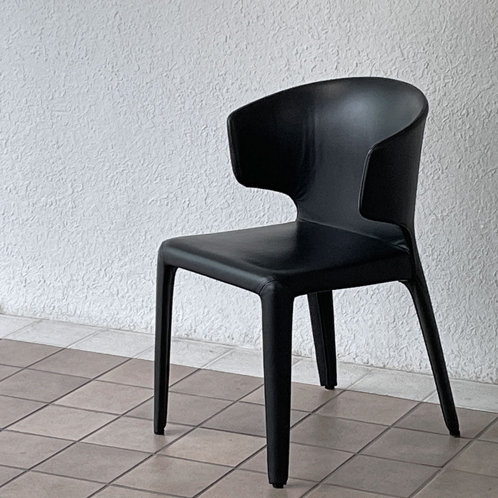 【用賀店】カッシーナ Cassina オラ 367 HOLA アームチェア 本革 ハンス・ウェッツスタイン モダン イタリア 定価￥429.000- 買取させていただきました。