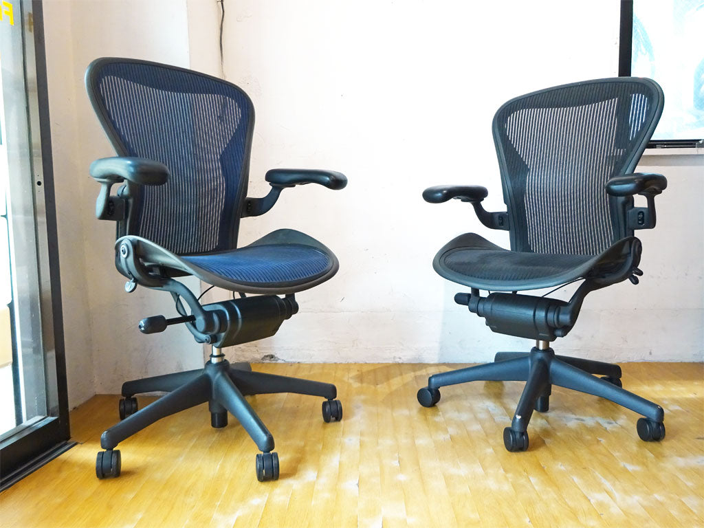 ハーマンミラー Herman Miller アーロンチェア Aeron Chair Bサイズ クラシックカーボン デスクチェア ブルー ブラック 中古品 買い取りしました。