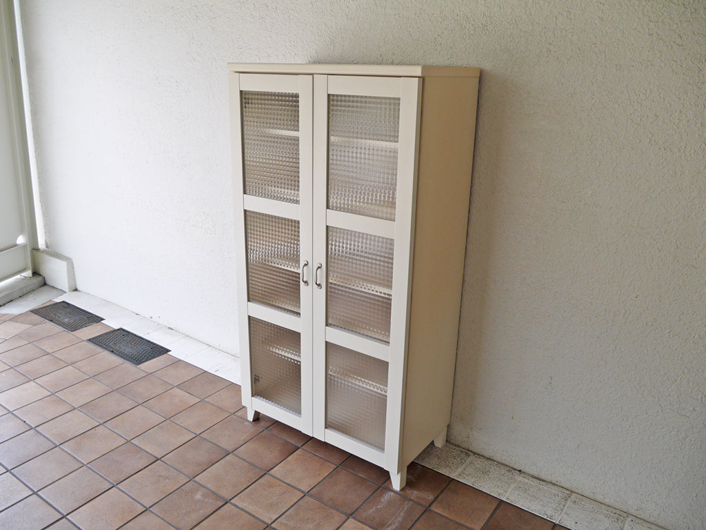 ビーカンパニー B-COMPANY ガラスキャビネット カップボード 食器棚 台所収納 チェッカーガラス ホワイト 中古品 買い取りしました。