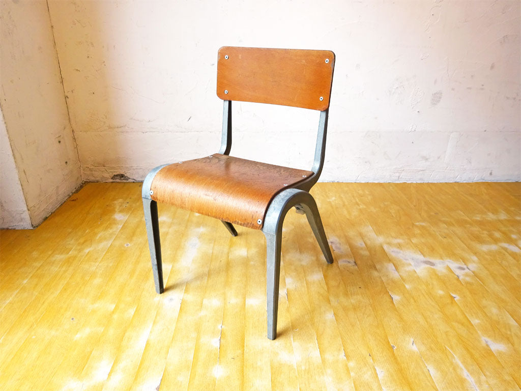 エサビアン Esavian イギリスビンテージ UK Vintage スタッキング キッズチェア ジェームズ・レオナルド 中古品 買い取りしました。