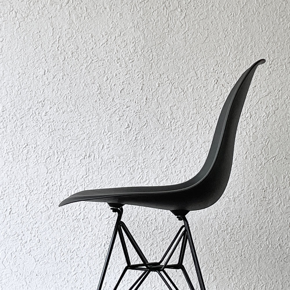 ハーマンミラー Herman Miller サイドシェルチェア ポリプロピレン製 オールブラック エッフェルベース C&R イームズ ミッドセンチュリー　～構えず、快適に～