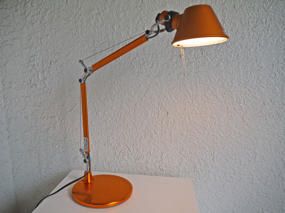 アルテミデ Artemide トロメオ ミクロ TOLOMEO MICRO タヴォロ TAVOLO デスクライト テーブルライト ブロンズ ミケーレ・デ・ルッキ 廃番カラー　 買い取りしました。