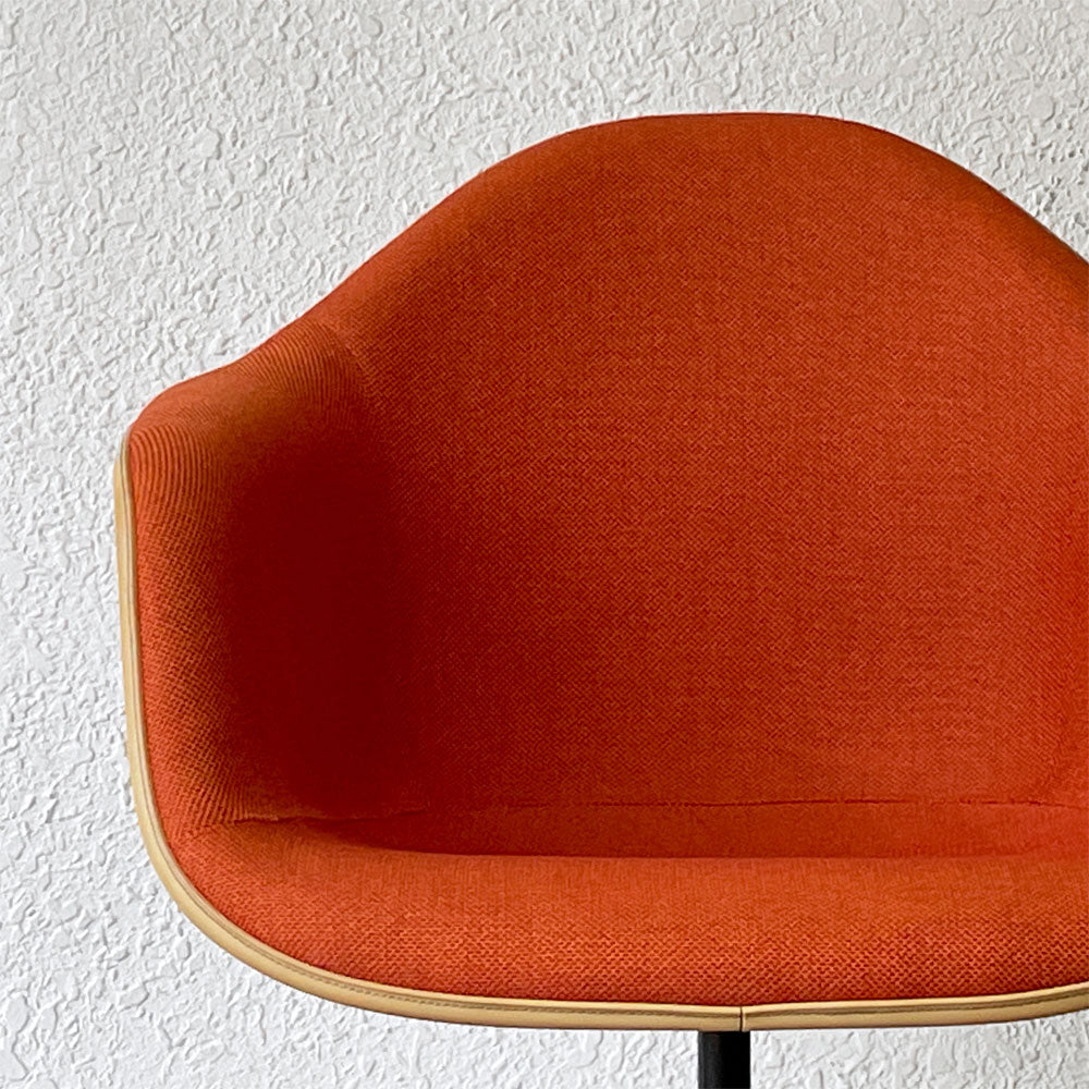 ハーマンミラー Herman Miller アームシェルチェア セカンド 2nd アプホルスター ヨーロッパ仕様 コントラクトベース 張り替え済み イームズ 　～欧州仕様の美意識～