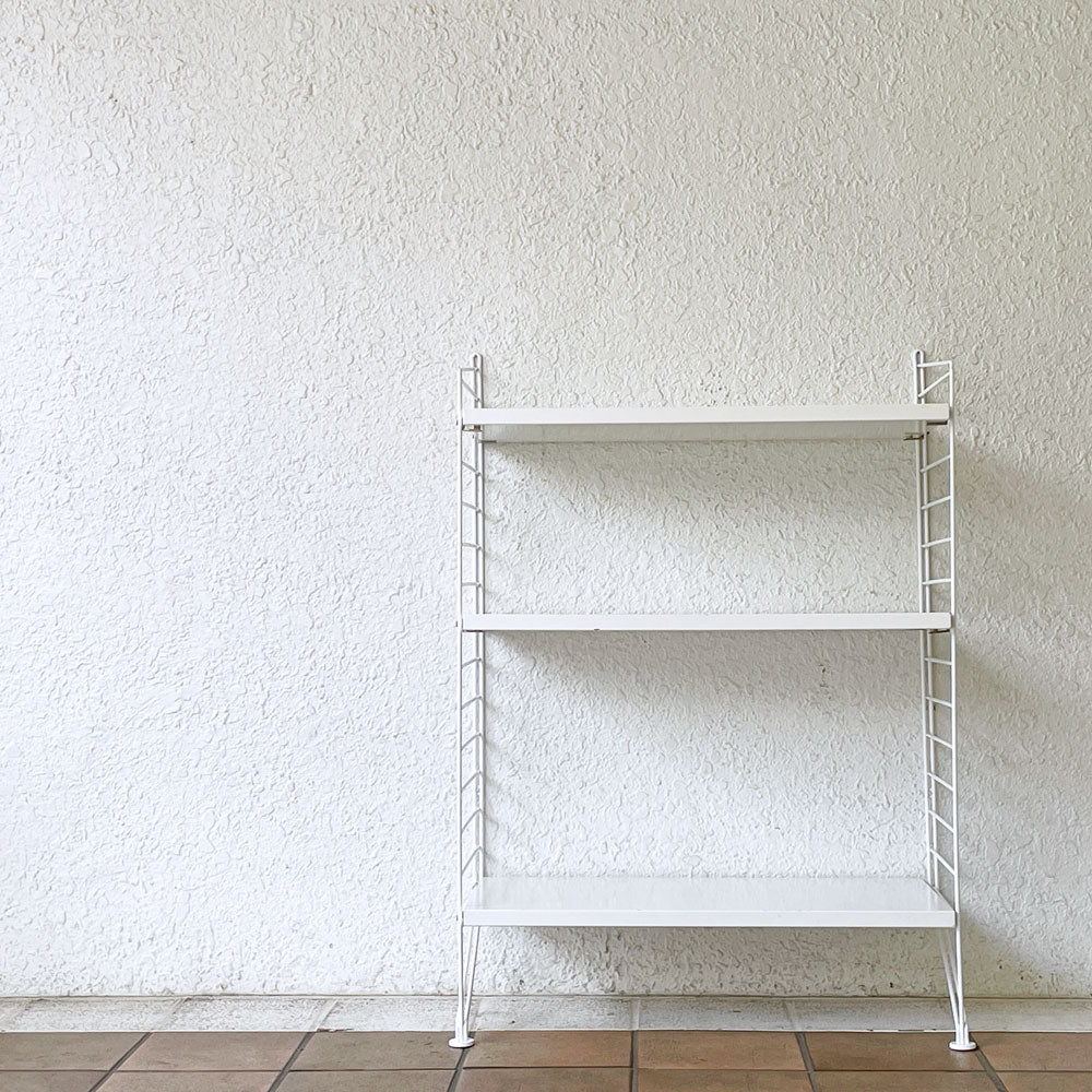  【用賀店】ストリングファニチャー String Furniture ストリングシステム ウォールシェルフ フロアパネル 3段 W60×D30cm MDF天板 ホワイト スウェーデン 北欧家具 買取させていただきました。