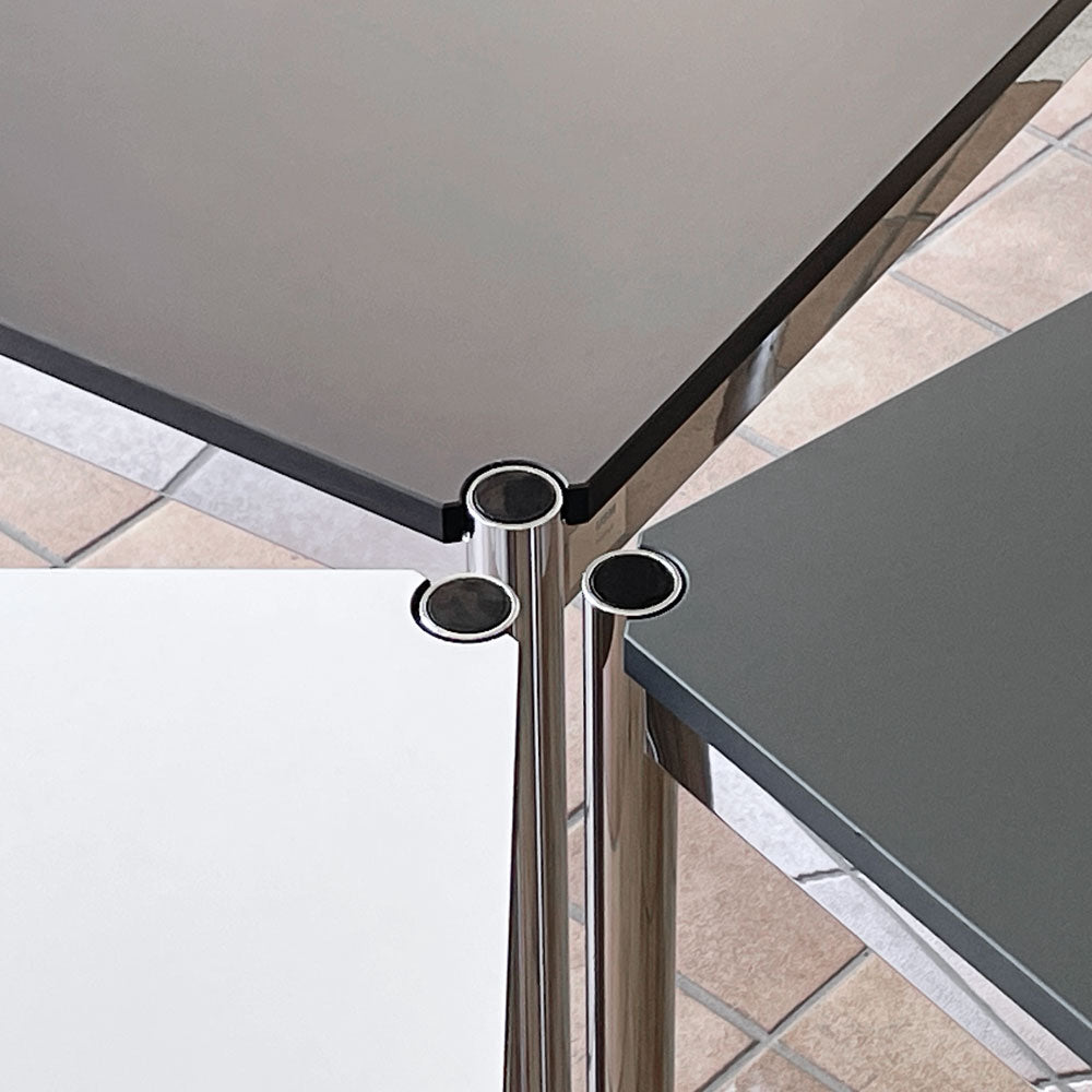 USMモジュラーファニチャー USM Haller USMハラーテーブル ワーキングデスク ダイニングテーブル W150×D75×H74cm アジャスター パールグレーラミネート(ホワイト) &  MDF ミッドグレー & グラファイトグレーリノリウム 高さ調整機能付 ～3つあるとやっぱり並べたくなる～