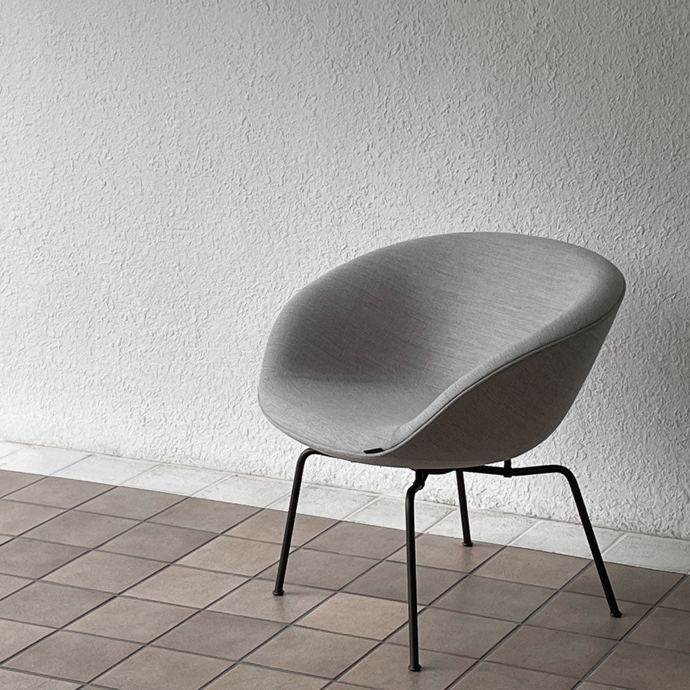  【用賀店】フリッツハンセン Fritz Hansen ポットチェア 3318 POT ラウンジチェア ファブリック クリスチャンハウン ベージュ ブラウンブロンズレッグ アルネ・ヤコブセン デンマーク 定価￥297,880- 展示品 買取させていただきました。