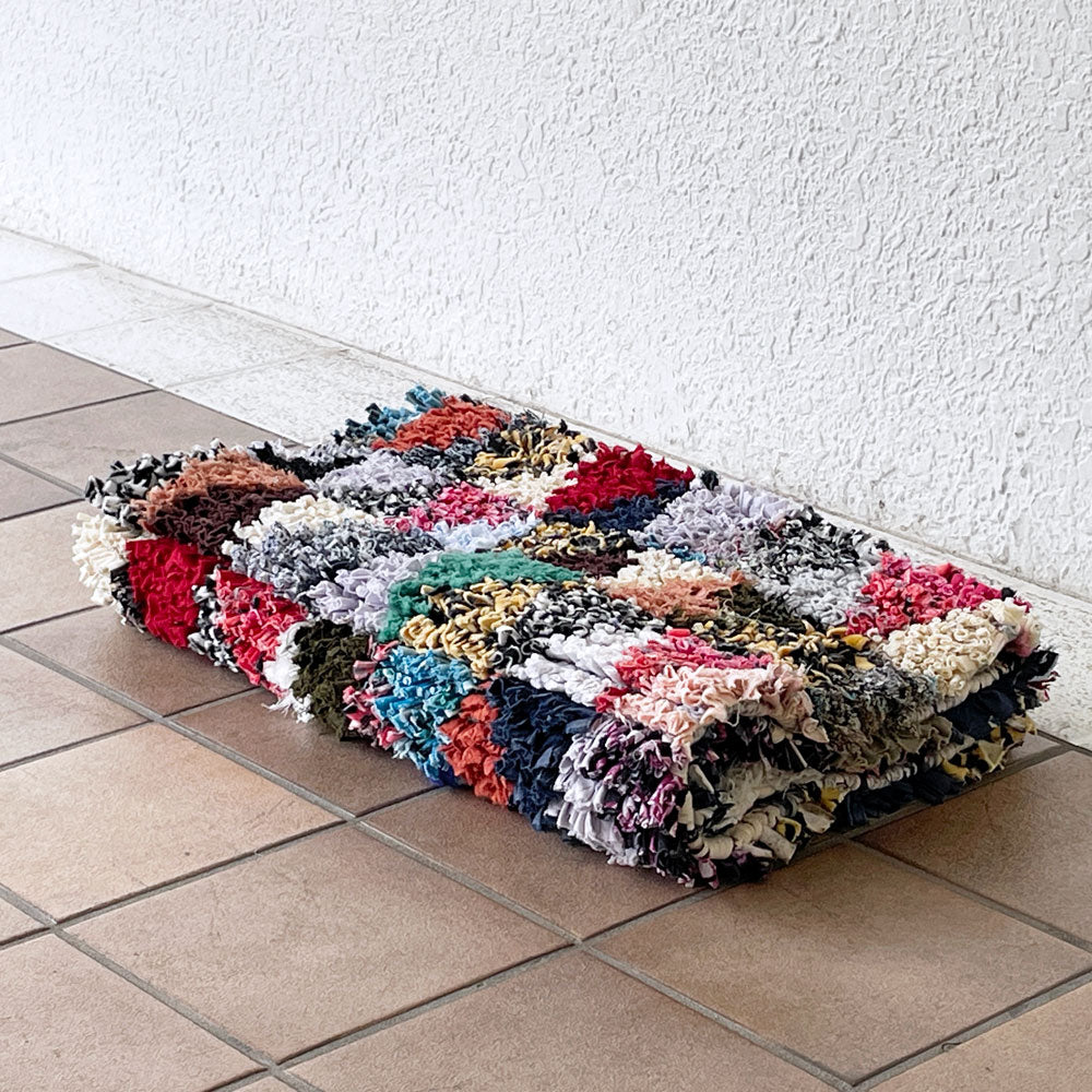  【用賀店】モロッカンラグ MOROCCAN RUG ボシャルウィット Boucherouite 手織り絨毯 ラグ マルチカラー 125×60cm モロッコ 買取させていただきました。