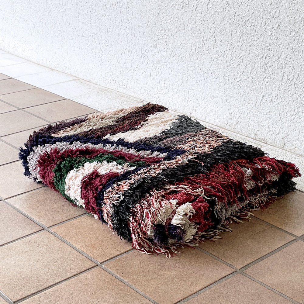 【用賀店】モロッカンラグ MOROCCAN RUG ボシャルウィット Boucherouite 手織り絨毯 ラグ ネイティブ柄 195×95cm モロッコ 買取させていただきました。