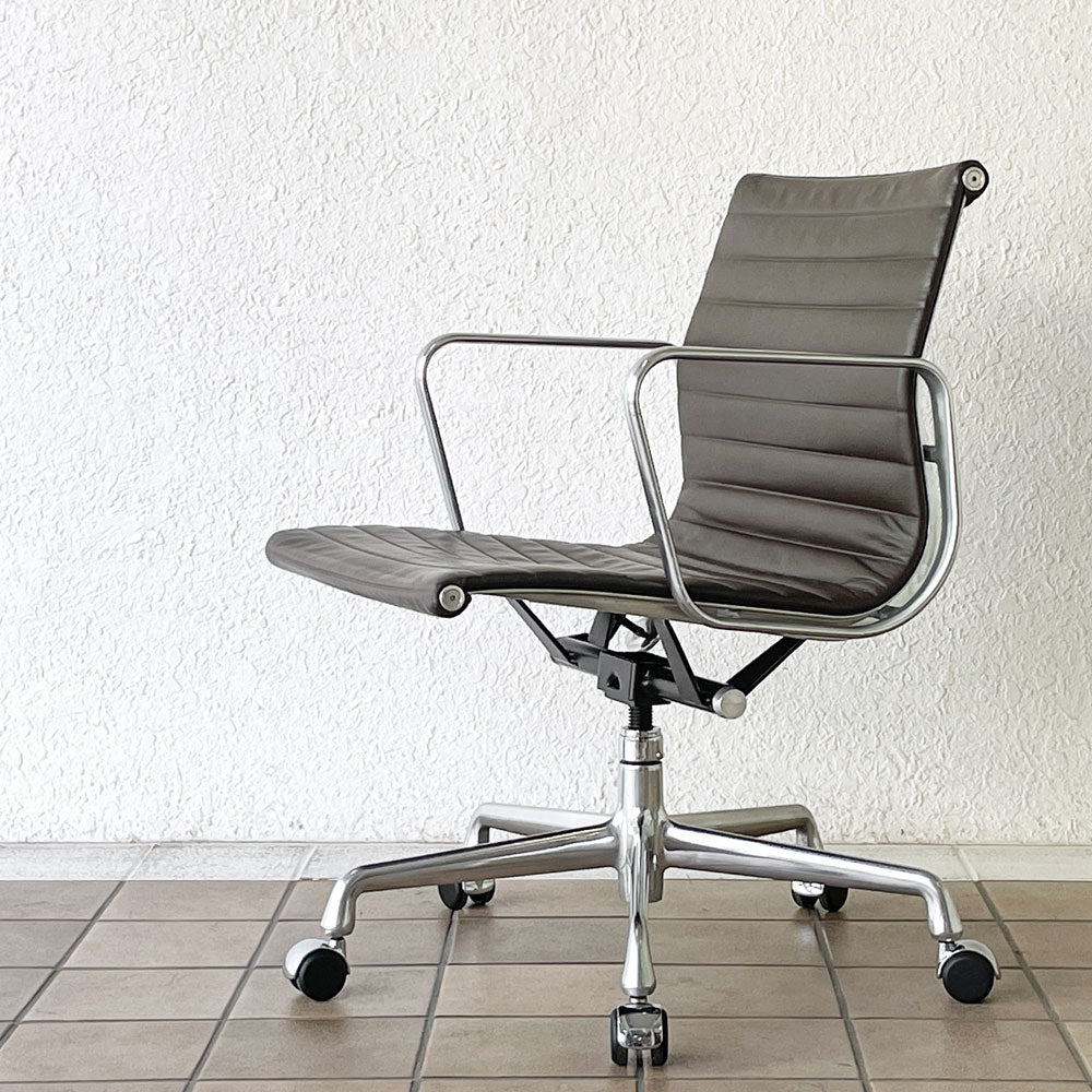  【用賀店】ハーマンミラー Herman Miller アルミナムグループ マネジメントチェア ローバック レザーシート ブラウン 5本脚 C&Rイームズ ミッドセンチュリー 買取させていただきました。