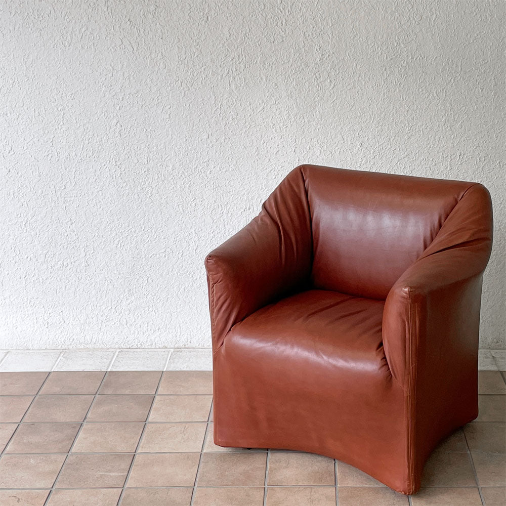 カッシーナ Cassina 684 ピッコラテンタツィオーネ PICCOLA TENTAZIONE ラウンジ アームチェア 1Pソファ キャスター付 マリオ・ベリーニ ～モダンデザイン界を牽引する巨匠マリオベリーニの傑作～