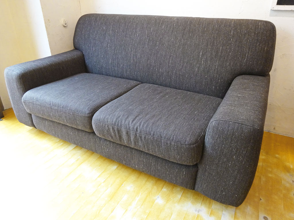 イデー IDEE ドゥ DOUX 2シーター ソファ ダークグレー系ファブリック 北欧モダンデザイン ～ ふっくらとしたデザインがかわいい