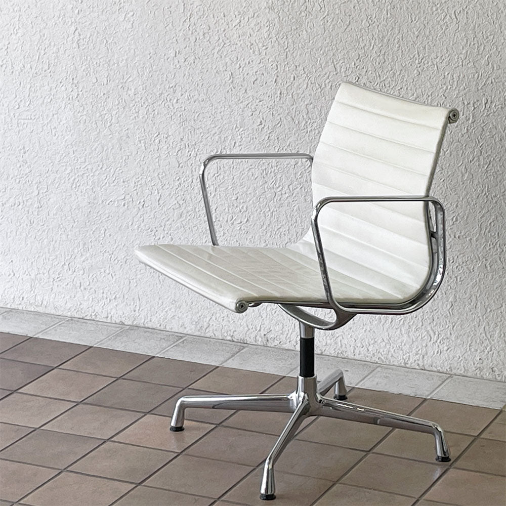  【用賀店】ヴィトラ vitra アルミナムグループ マネジメントチェア デスクチェア 本革 4本脚 グライズ イームズ 買取させていただきました。