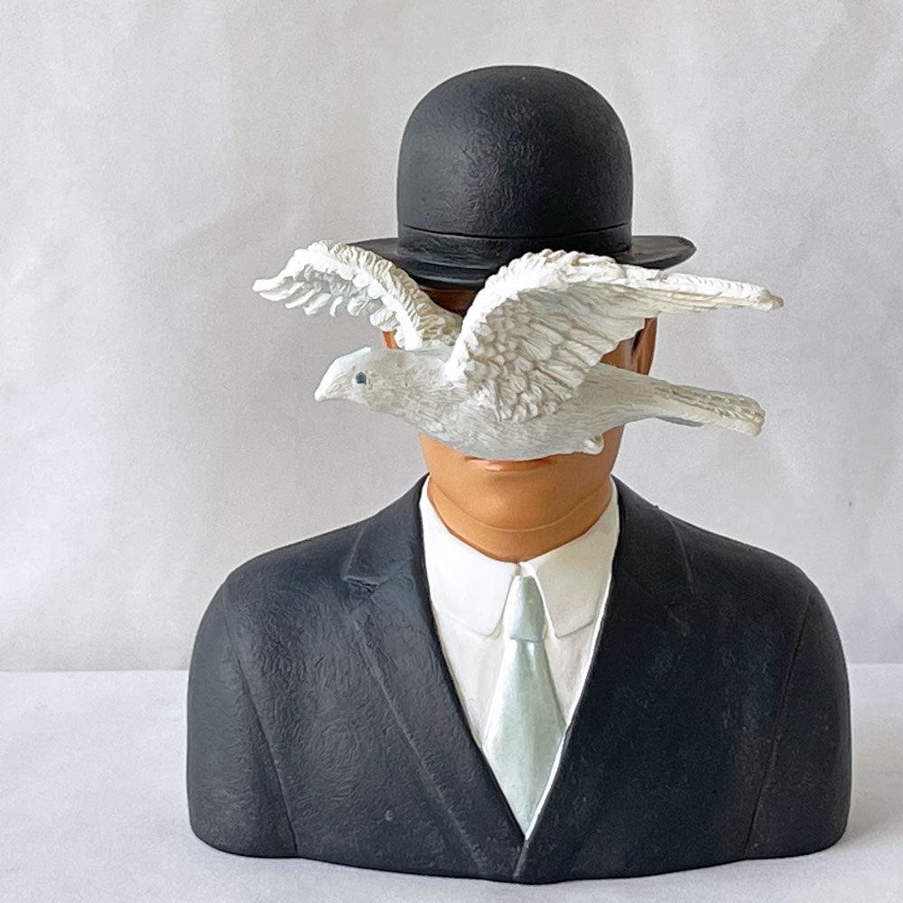  【用賀店】パラストーン Parastone フィギュリン 彫刻 スカルプチャー 山高帽の男 The Man with the Bowler ルネ・マグリット 買取させていただきました。