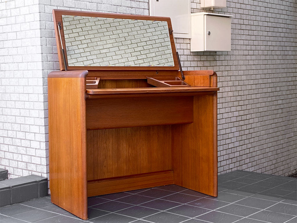 キバエクモーベルファブリック Kibaek Mobelfabrik チーク無垢材 ドレッサー ドレッシングデスク 70's 北欧家具デンマークビンテージ Danish Vintage 中古品 買い取りしました。