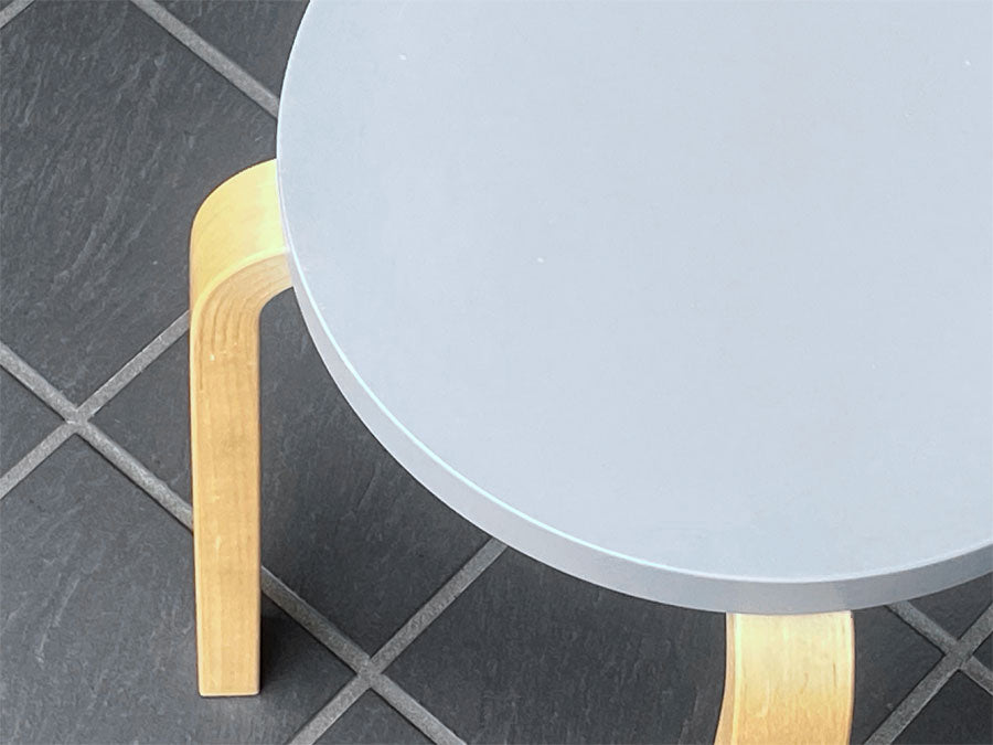 アルテック artek スツール60 Stool60 4本脚 バーチ材 グレーラッカー アルヴァ・アアルト 北欧家具 ～デザイン的なシンプル～