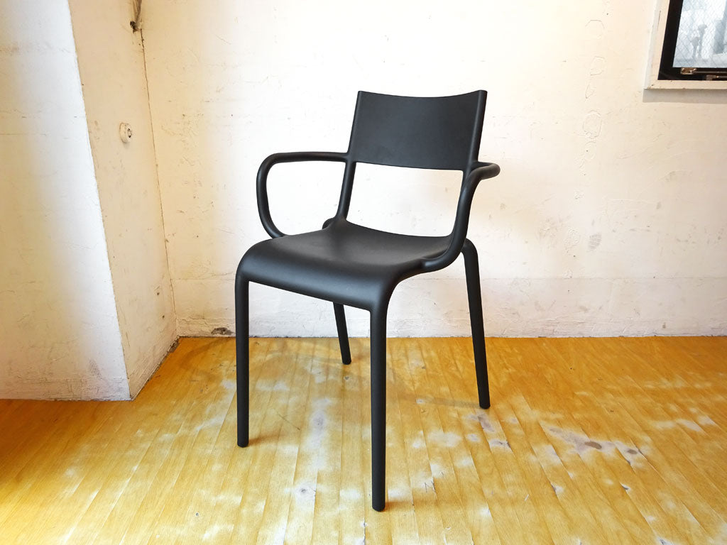 カルテル kartell ジェネッリック A GENERIC A アームチェア スタッキング ブラック フィリップ・スタルク 中古品 買い取りしました。