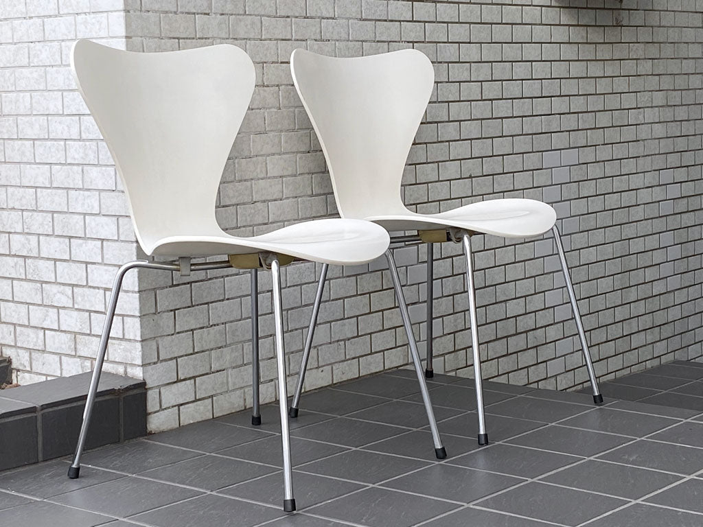 フリッツハンセン Fritz Hansen セブンチェア ホワイトラッカー アルネ・ヤコブセン スタッキングチェア 北欧家具 デンマーク 中古品 買い取りしました。