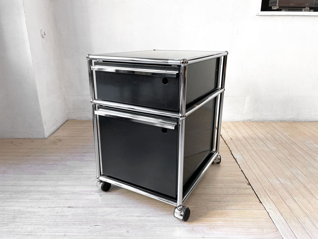 ユーエスエム モジュラーファニチャー USM Haller ハラーシステム ロールボーイ デスクキャビネット グラファイトブラック ステーショナリートレー付 鍵無し 中古品 買い取りしました。