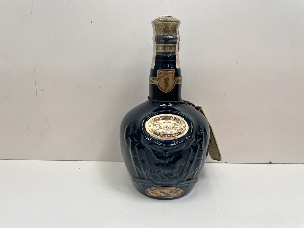 シーバスブラザーズ ロイヤル サルート ROYAL SALUTE スコッチウイスキー 21年 ブルーボトル  700ml 40度 未開栓  古酒、お酒を買取りしました。