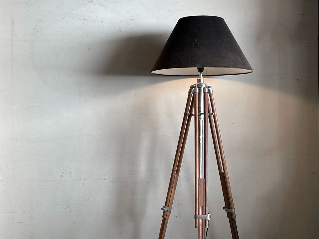 アイホールツ EICHHOLTZ フロアランプ Floor Lamp Telescope L brown incl shade 三脚スタンド 真鍮 シーシャムウッド オランダ 中古品 買い取りしました。