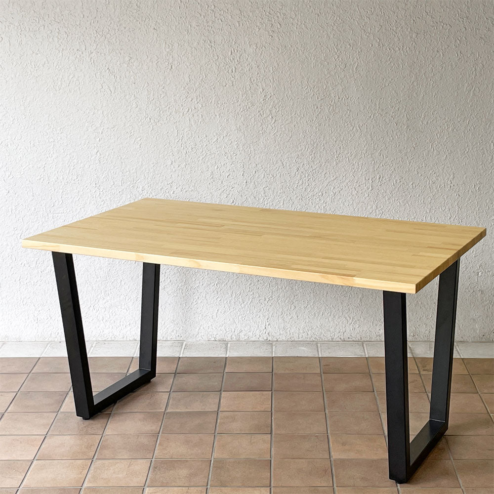  【用賀店】かなでもの KANADEMONO ザ・テーブル THE TABLE デスク ダイニングテーブル W140xD80cm ラバーウッド トラペゾイド脚 インダストリアルデザイン 買取させていただきました。