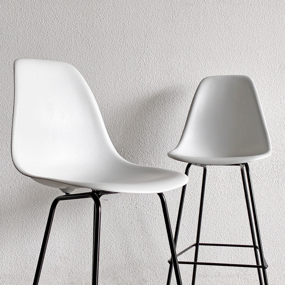 【登戸BASE店】ハーマンミラー Herman Miller イームズ シェルスツール バーハイトスツール ホワイト H115.5cm ポリプロピレン製 イームズ ミッドセンチュリー 計2脚 買取させていただきました。