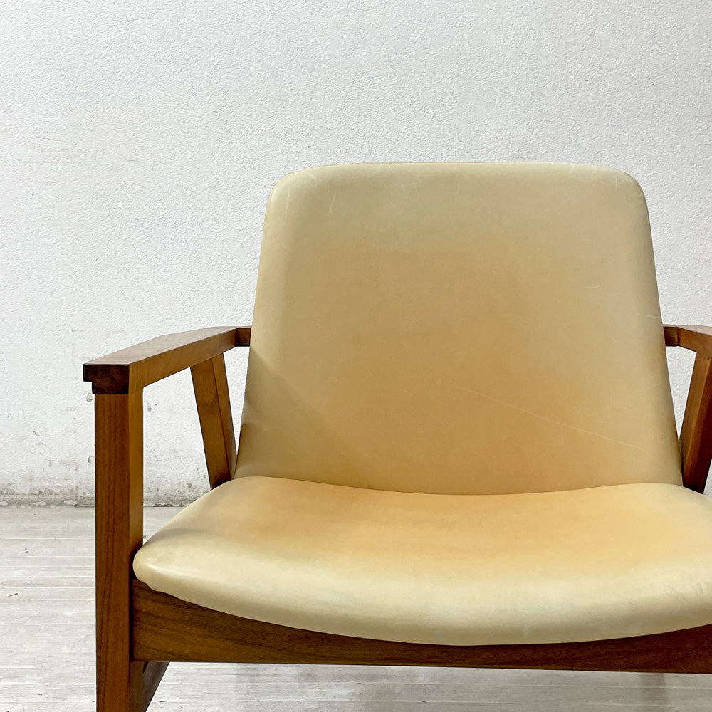 カーフ Karf アン ANN ラウンジチェア アームチェア 1Pソファ ウォールナット無垢材 本革張り ナチュラルデザイン ～自分だけの特等席。～