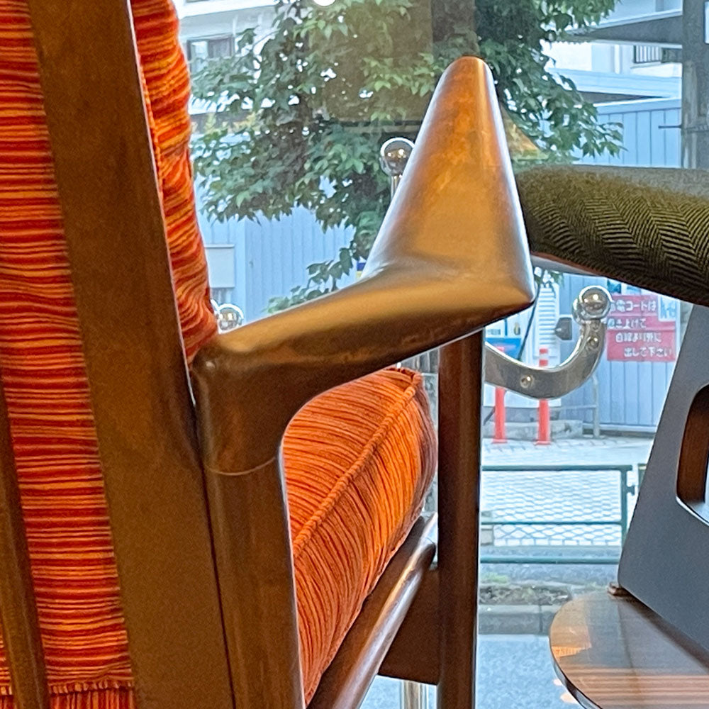 用賀店 今月の店内紹介　～冷や冷やと、虎視眈々～