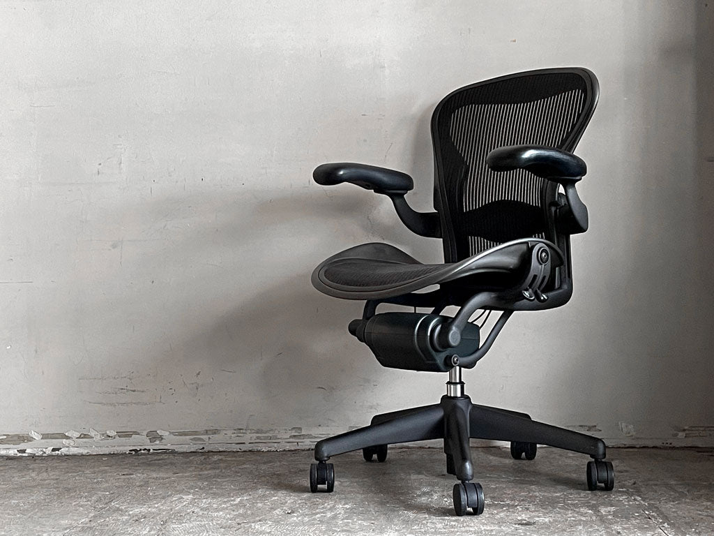 ハーマンミラー Herman Miller アーロンチェア Aサイズ フル装備 ランバーサポート グラファイトベース ビル・スタンフ ＆ ドン・チャドウィック 中古品 買い取りしました。