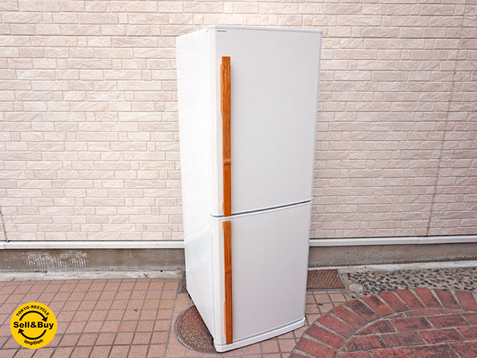 アマダナ amadana リアルフリート ノンフロン冷凍冷蔵庫 256L ZR-241-WH 2007年製 ホワイト 天然木ハンドル デザイン家電   中古品 買い取りしました。祖師ヶ谷大蔵店 出張買取もお任せ下さい。